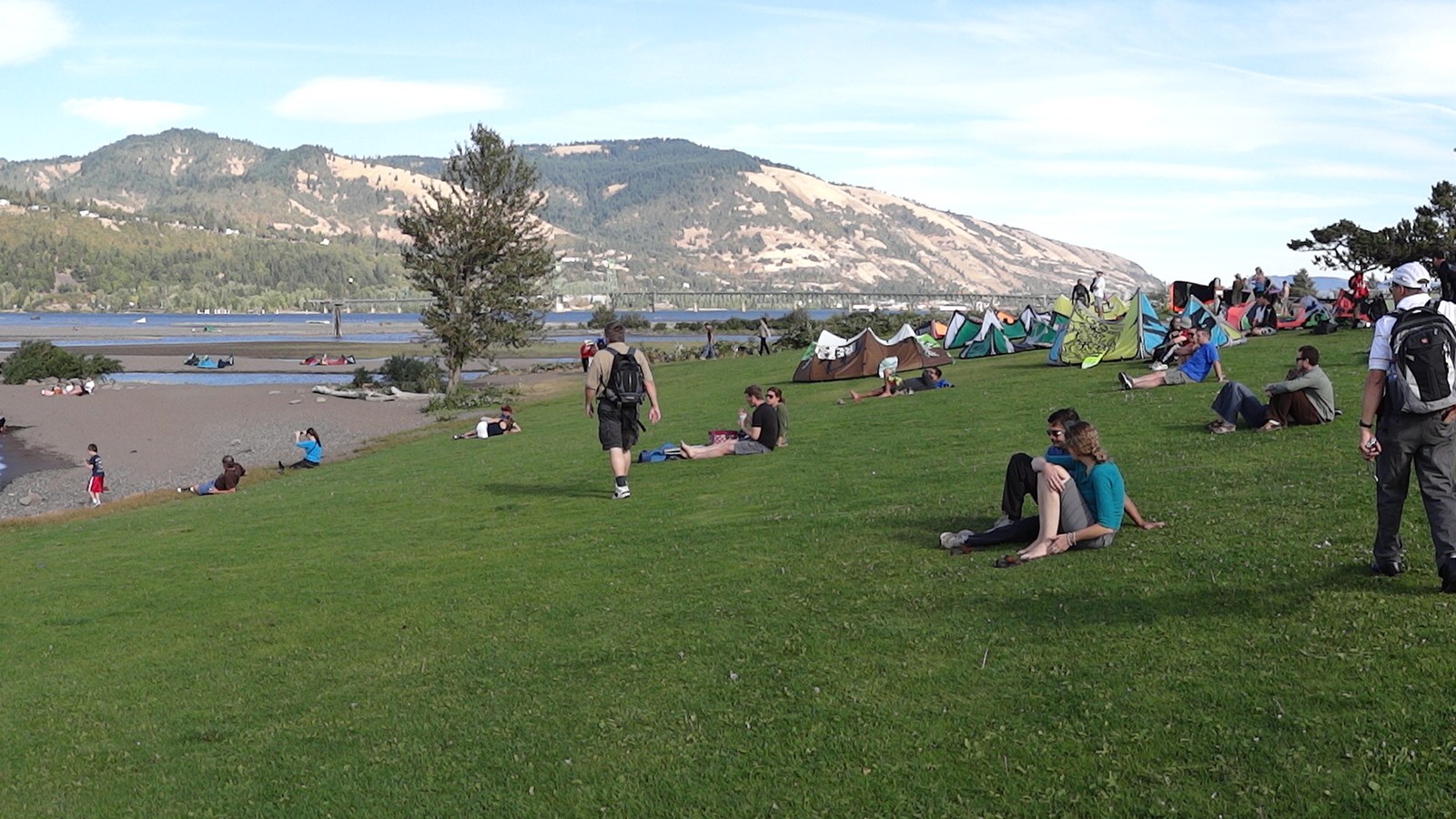 Columbia River shoreline and public waterfront at Hood River, Oregon