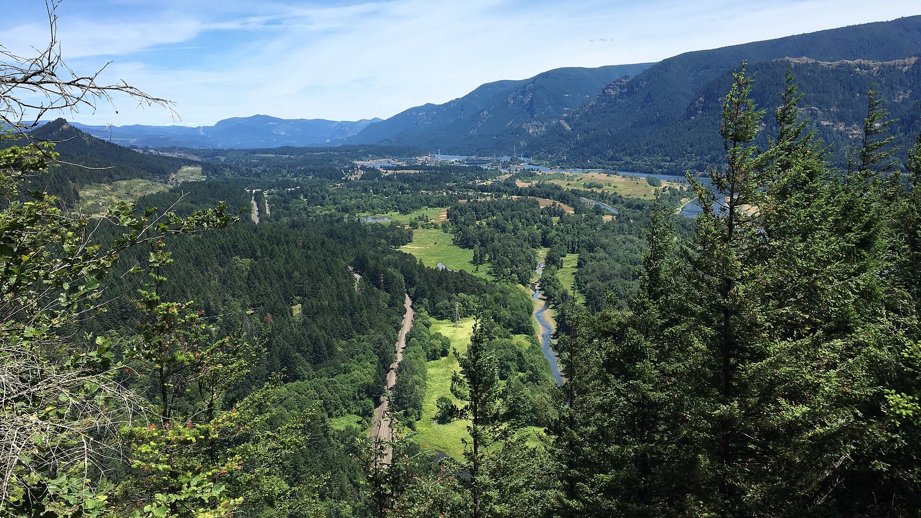 Sunny Columbia Gorge view from Beacon Rock State Park