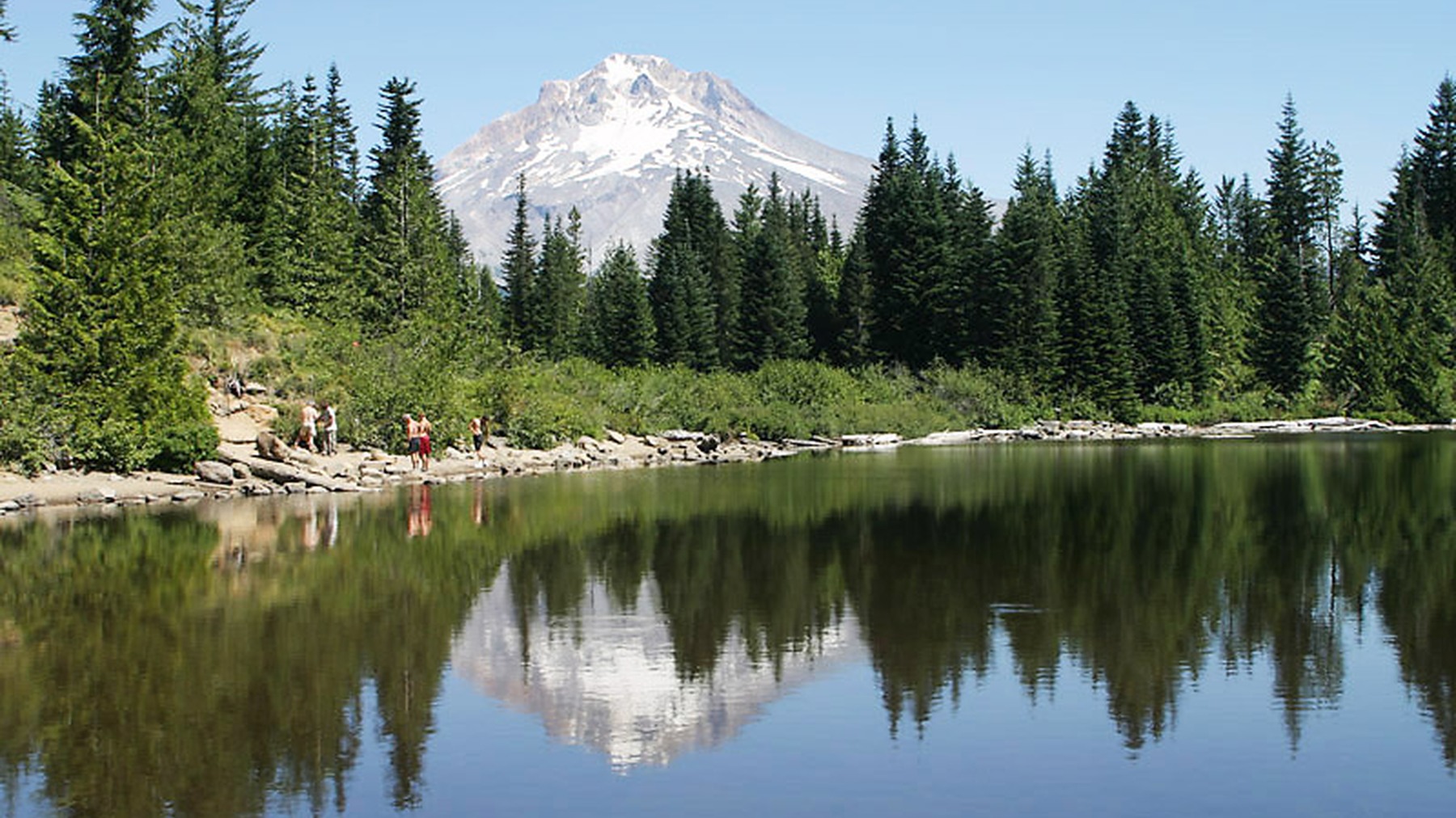 Mirror Lake reflecting Mount Hood in clear weather