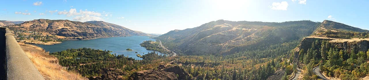Wide view of the Columbia River and dry hills from Rowena Crest